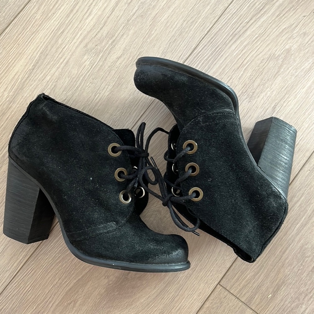 Mia size 7 black suede bootie, never worn